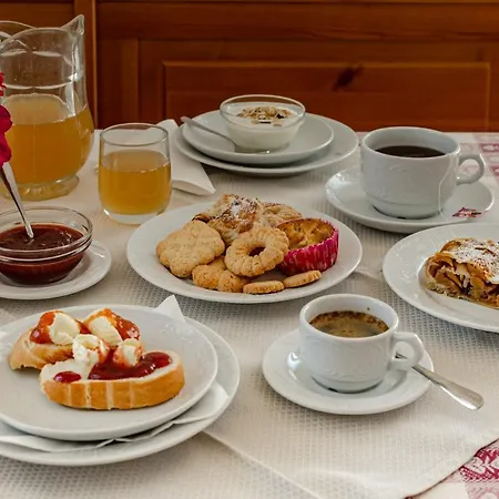 Agritur Cristina Farm stay Coredo